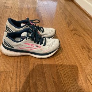 Women’s Brooks Running Sneaker size 7